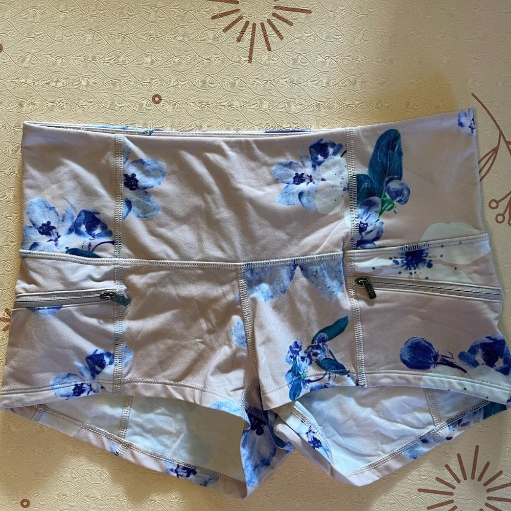 POPFLEX Active Hi-Lo 1.5 short in Dusty Blossom